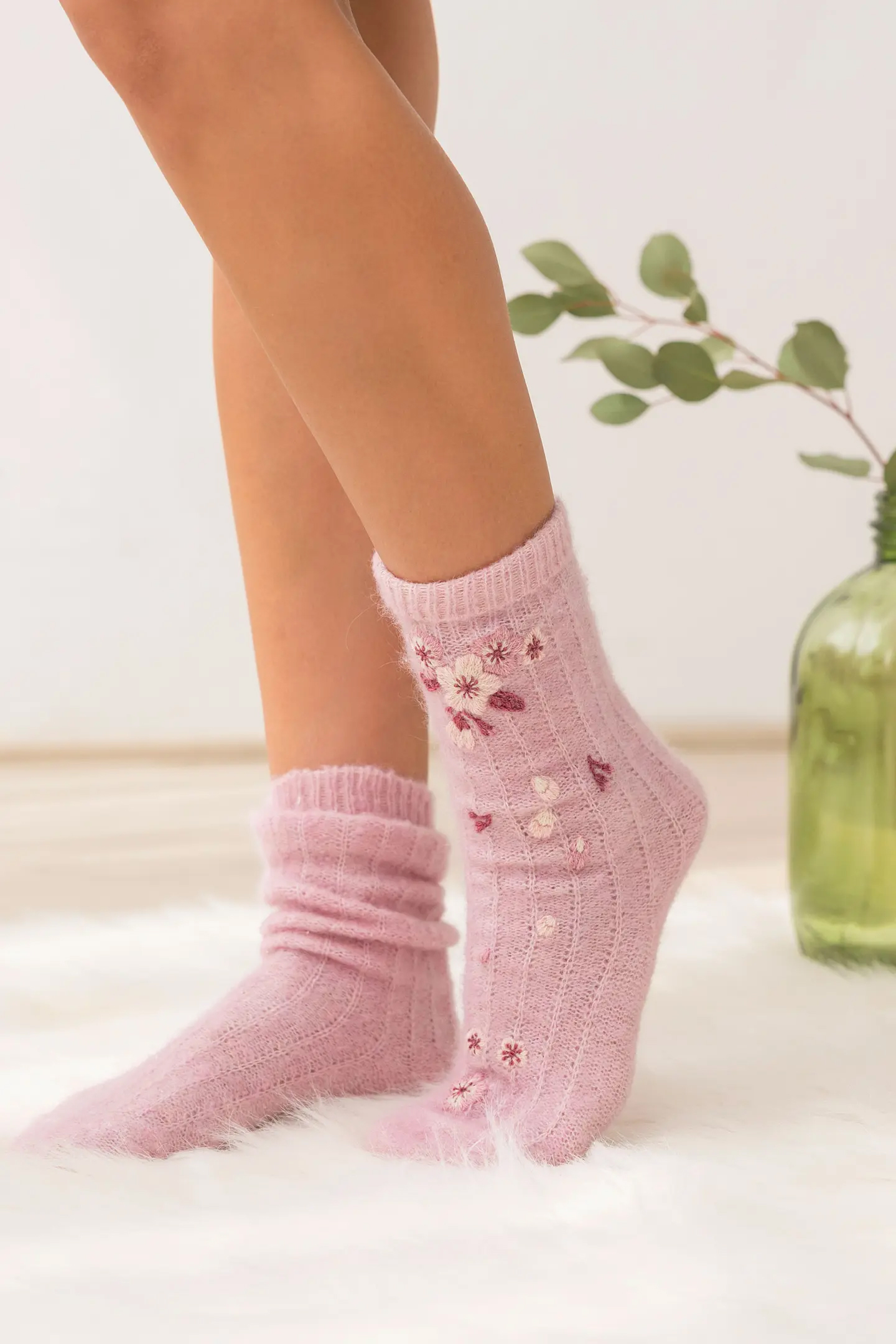 Bok: ECO VITA - 12 broderiprojekt på sockar - 3
