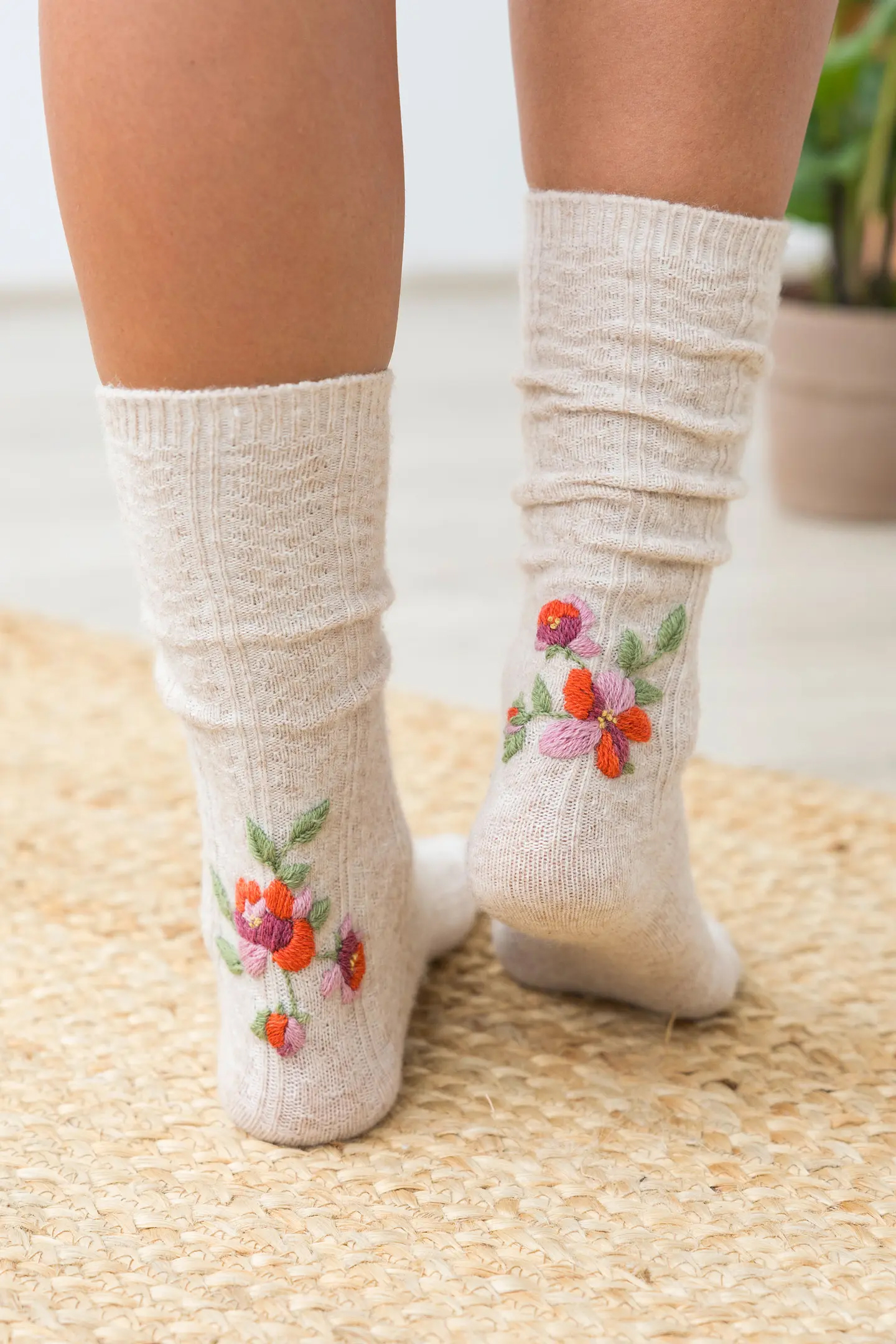 Bok: ECO VITA - 12 broderiprojekt på sockar - 6