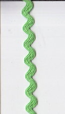 Grön smal sicksack band (6 mm)