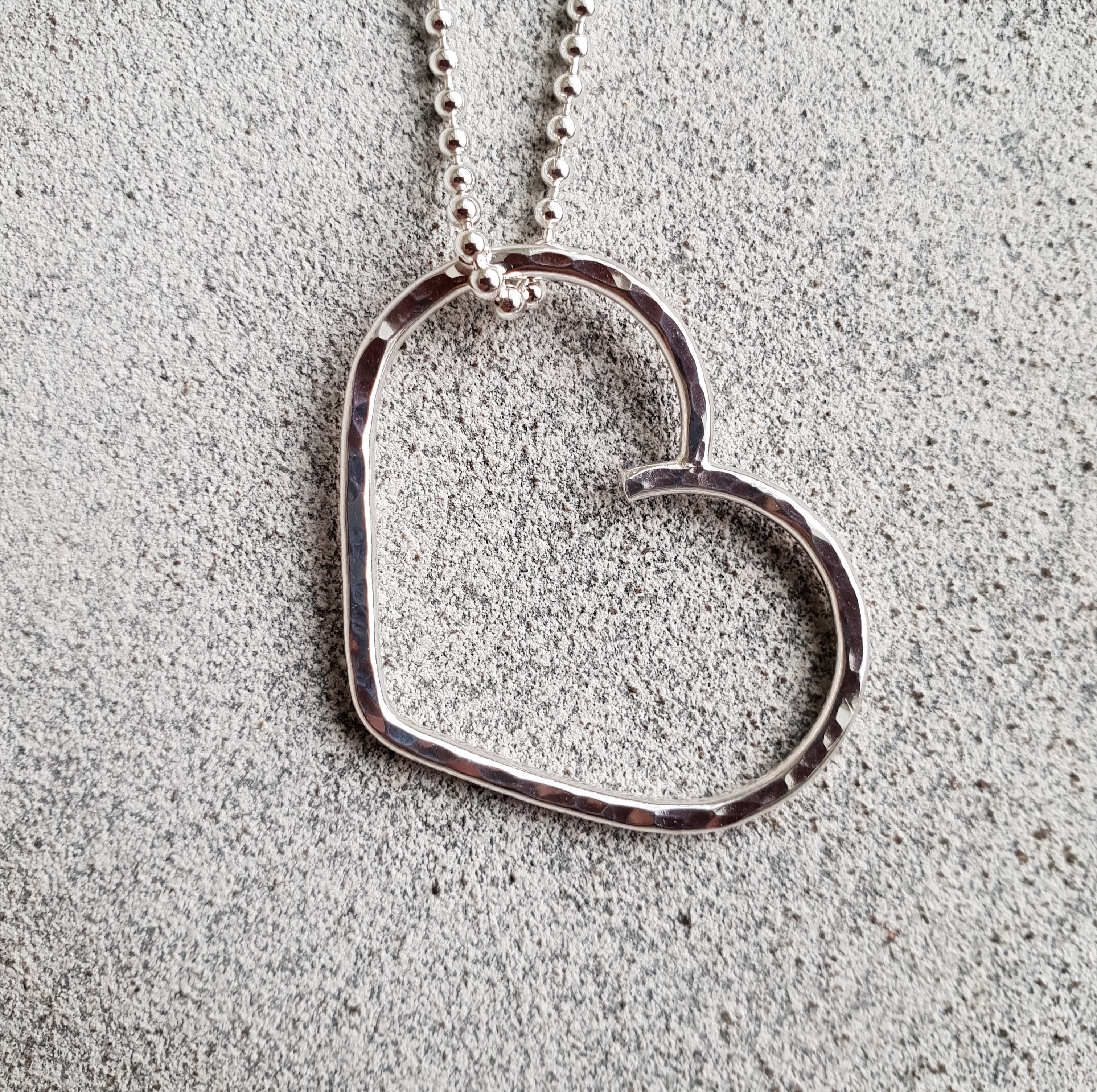 Silver Hänge hamrat tråd hjärta 29 x 37 mm