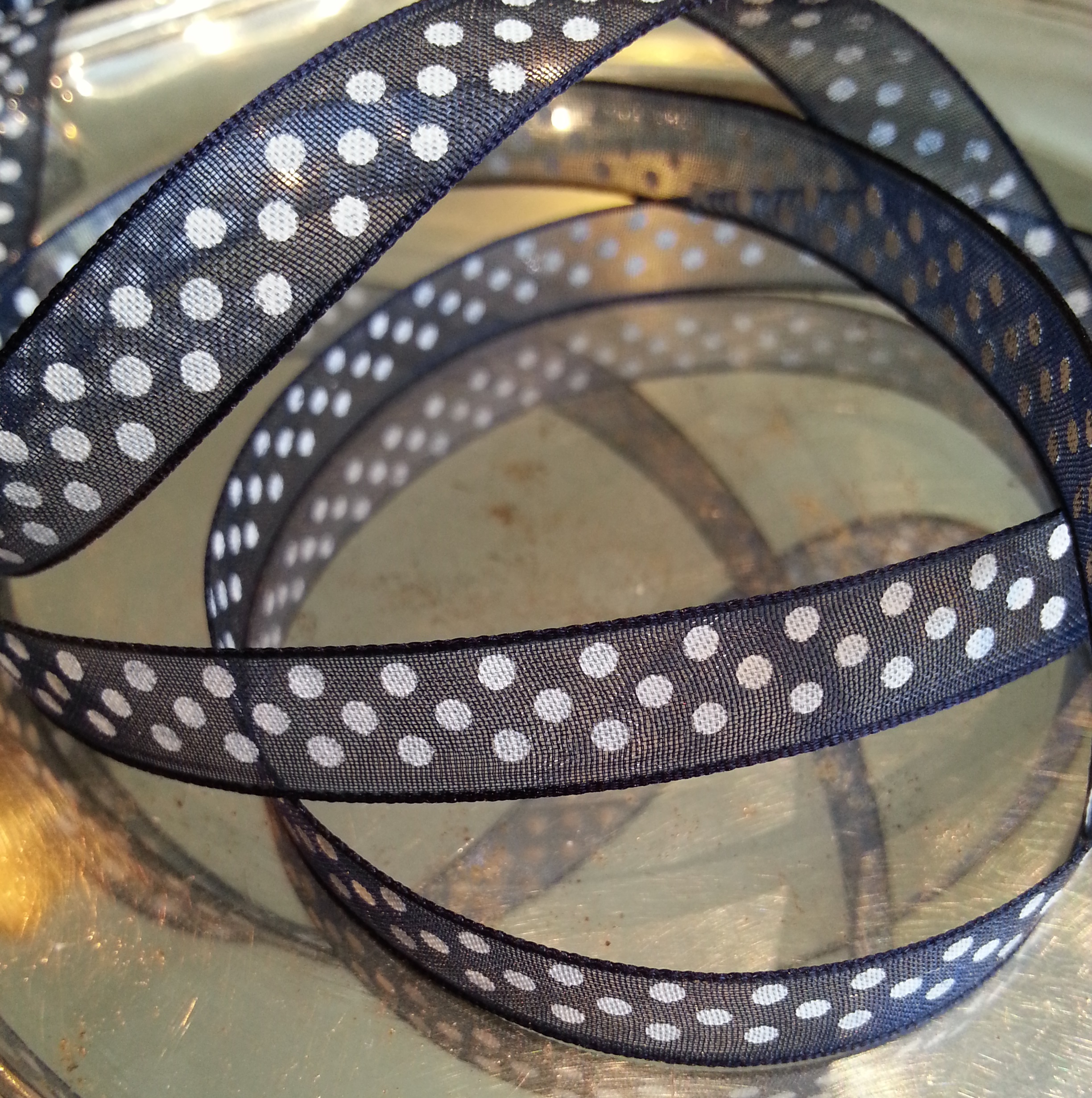Prickigt organza band 10 mm - mörk blått