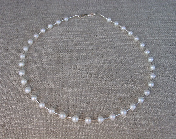 Halsband med sötvattenpärlor