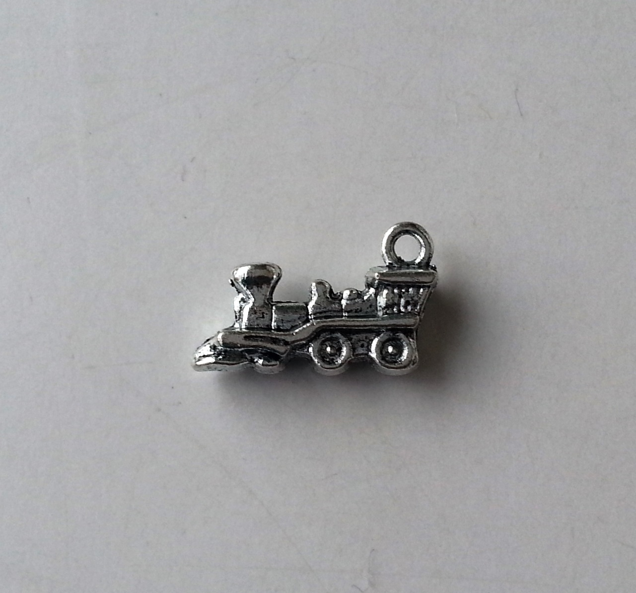 Charm Tåg 28x11 mm - 4 st