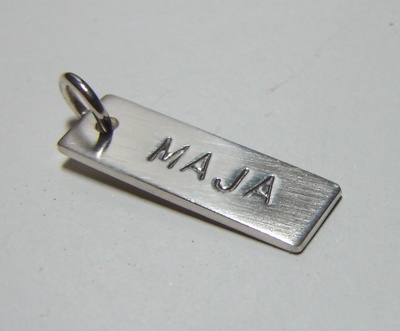 Stämplat namnsmycke med valfri text - 4