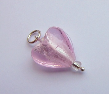 Minihjärta i rosa glas