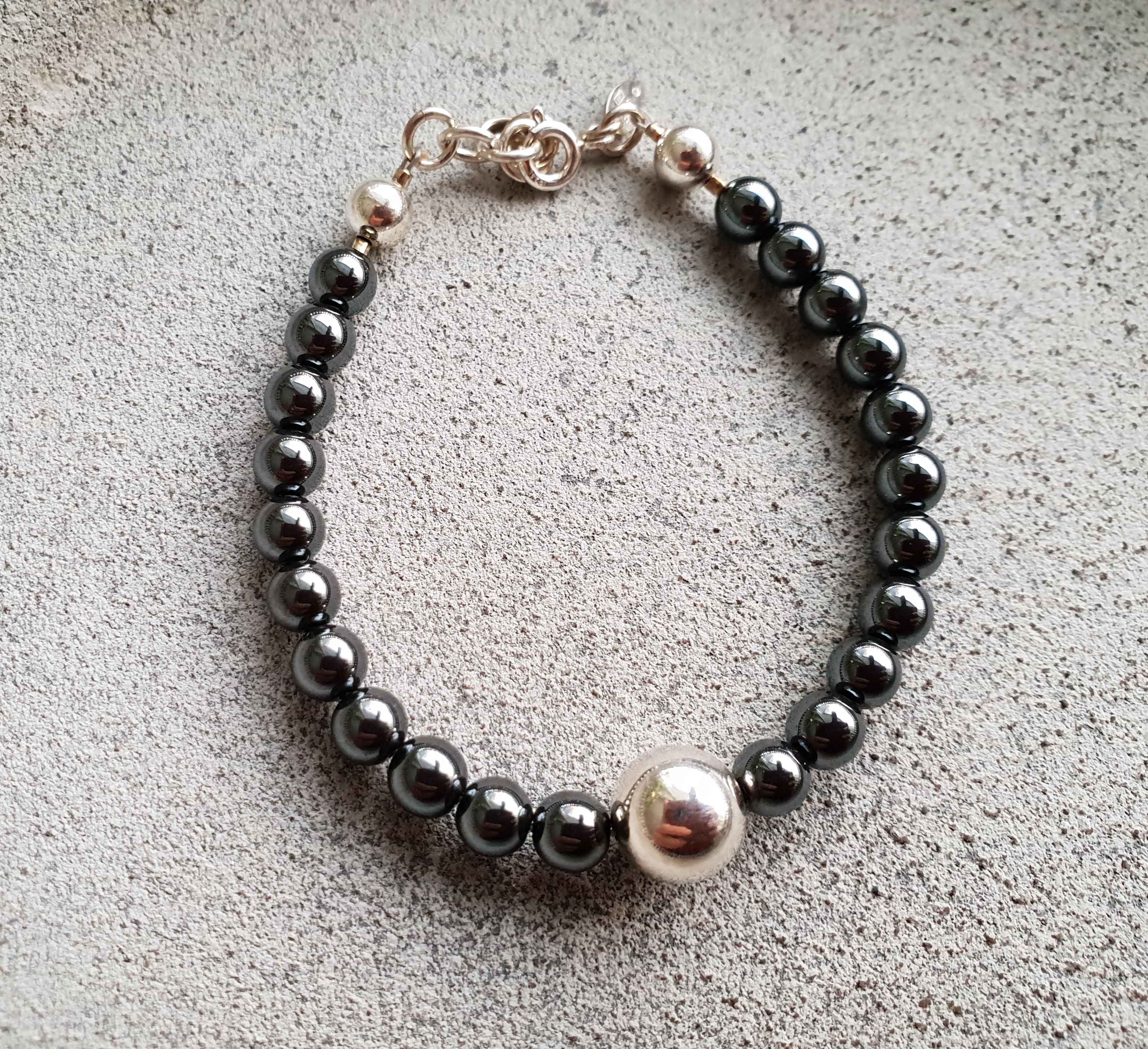 Armband Hematit & Silverkula