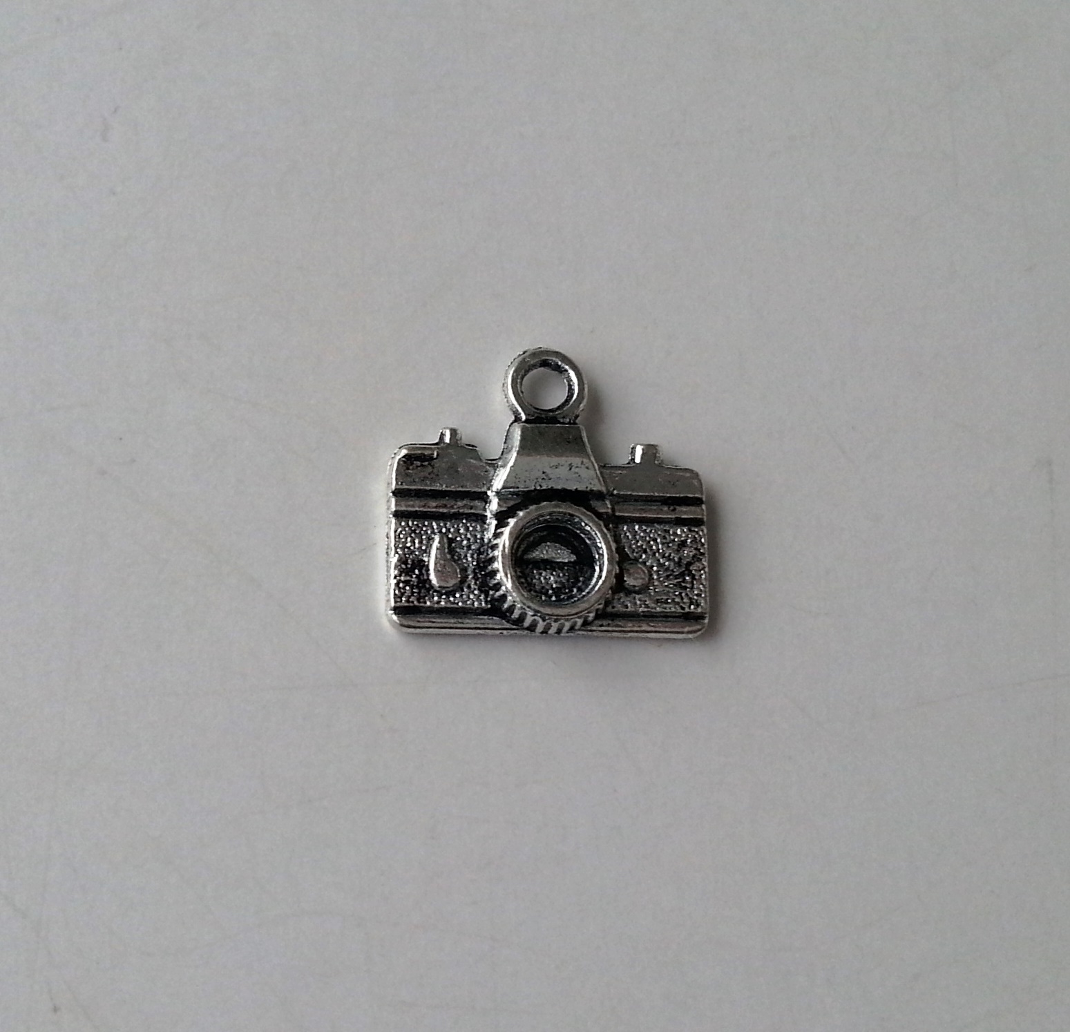 Charm Kamera 15x15 mm - 4 st