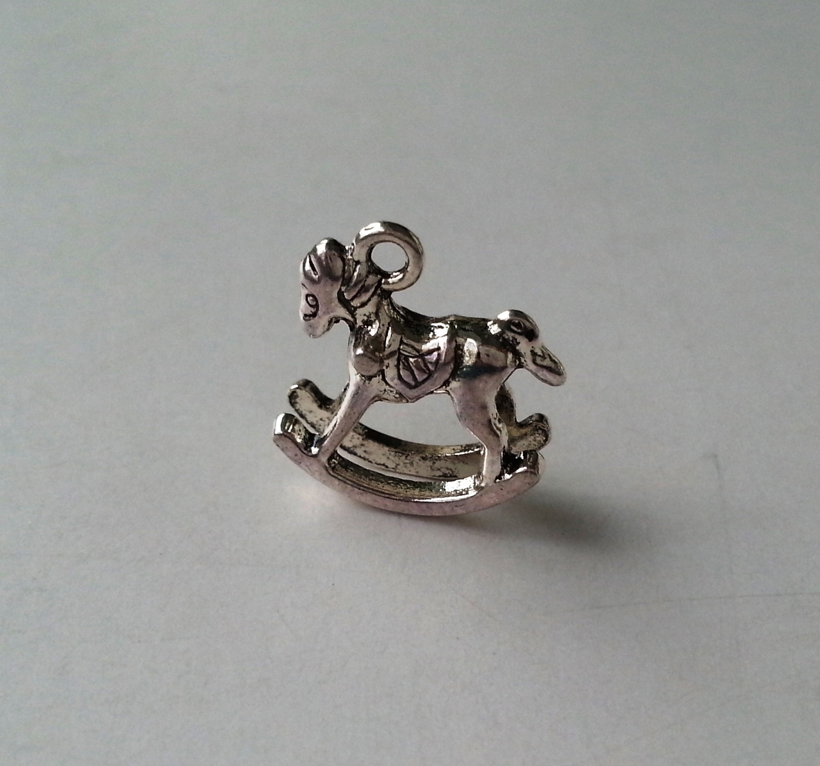 Charm Gunghäst 15 x 15 mm - 4 st