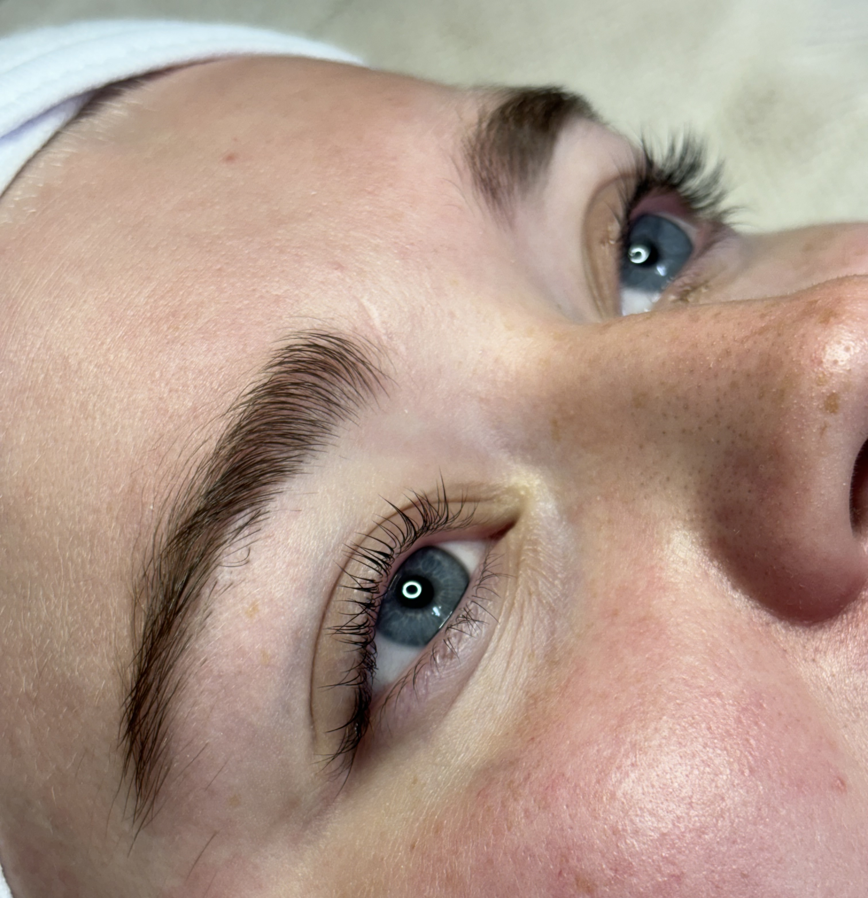 Lash Lift med naturligt böjda fransar