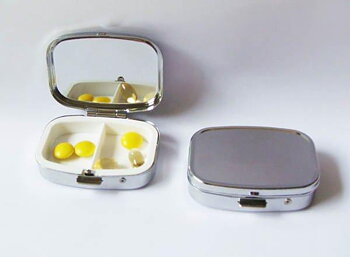 Liten pillerdosa, silverfärgad, 2 fack