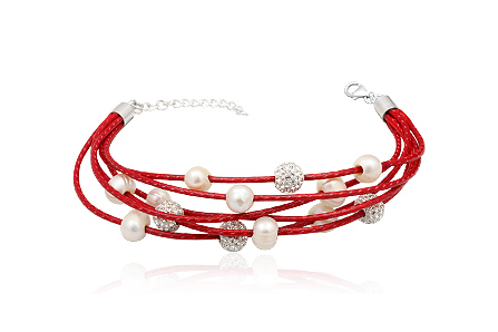 Armband av läder med pärlor
