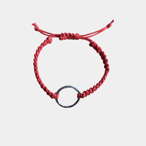 Armband av makramé