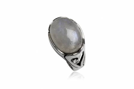 Ring med månsten