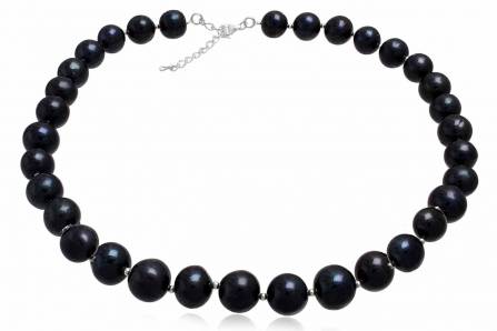 Halsband med mörka pärlor