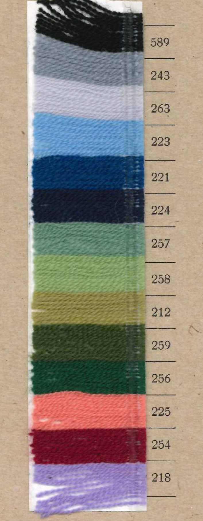 Broderigarn i ull, 30 st á 70 cm - 3