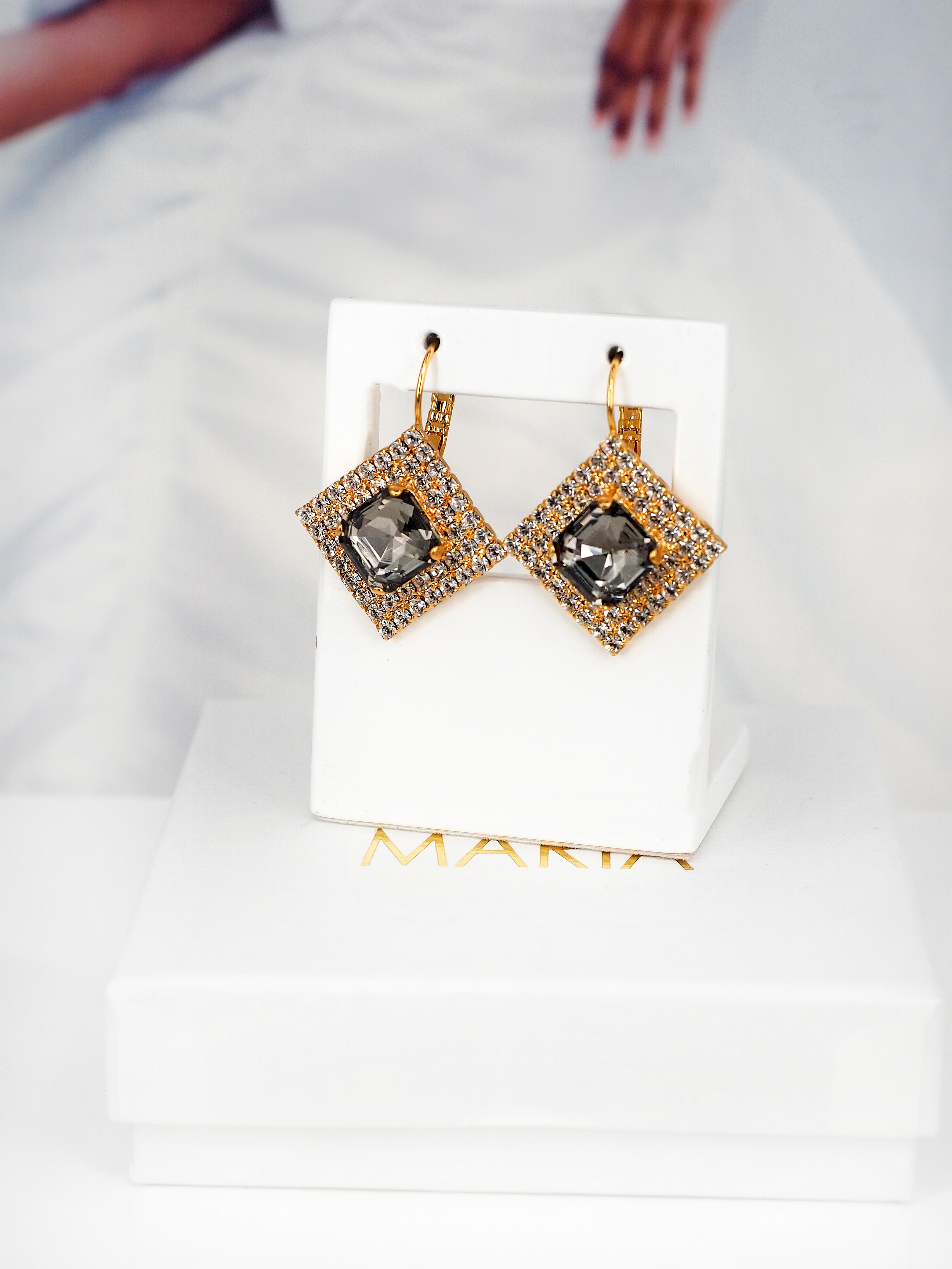 Earring Hazel Black Diamond Gold