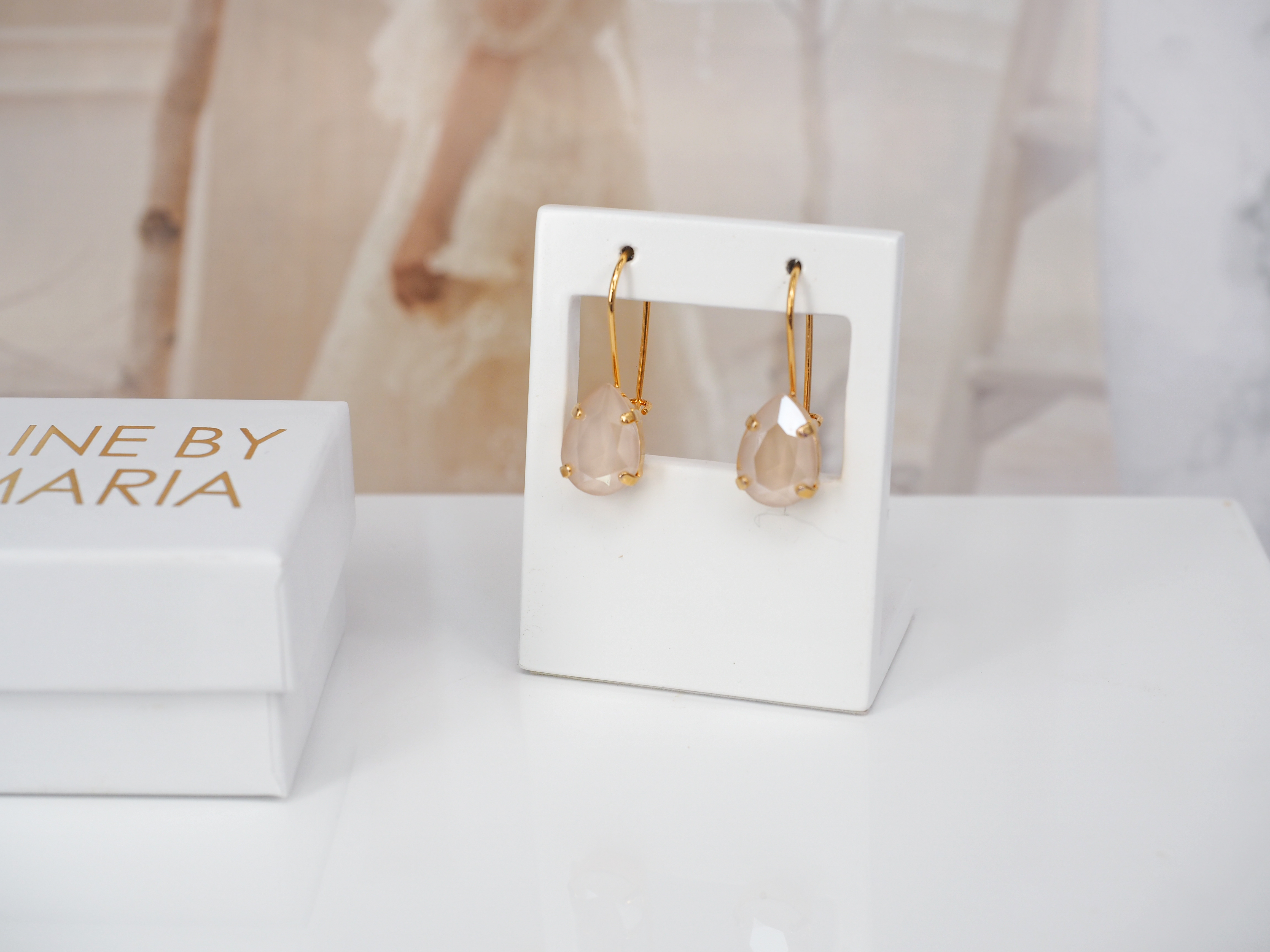 Örhänge Khloe Drop Ivory Creme Gold