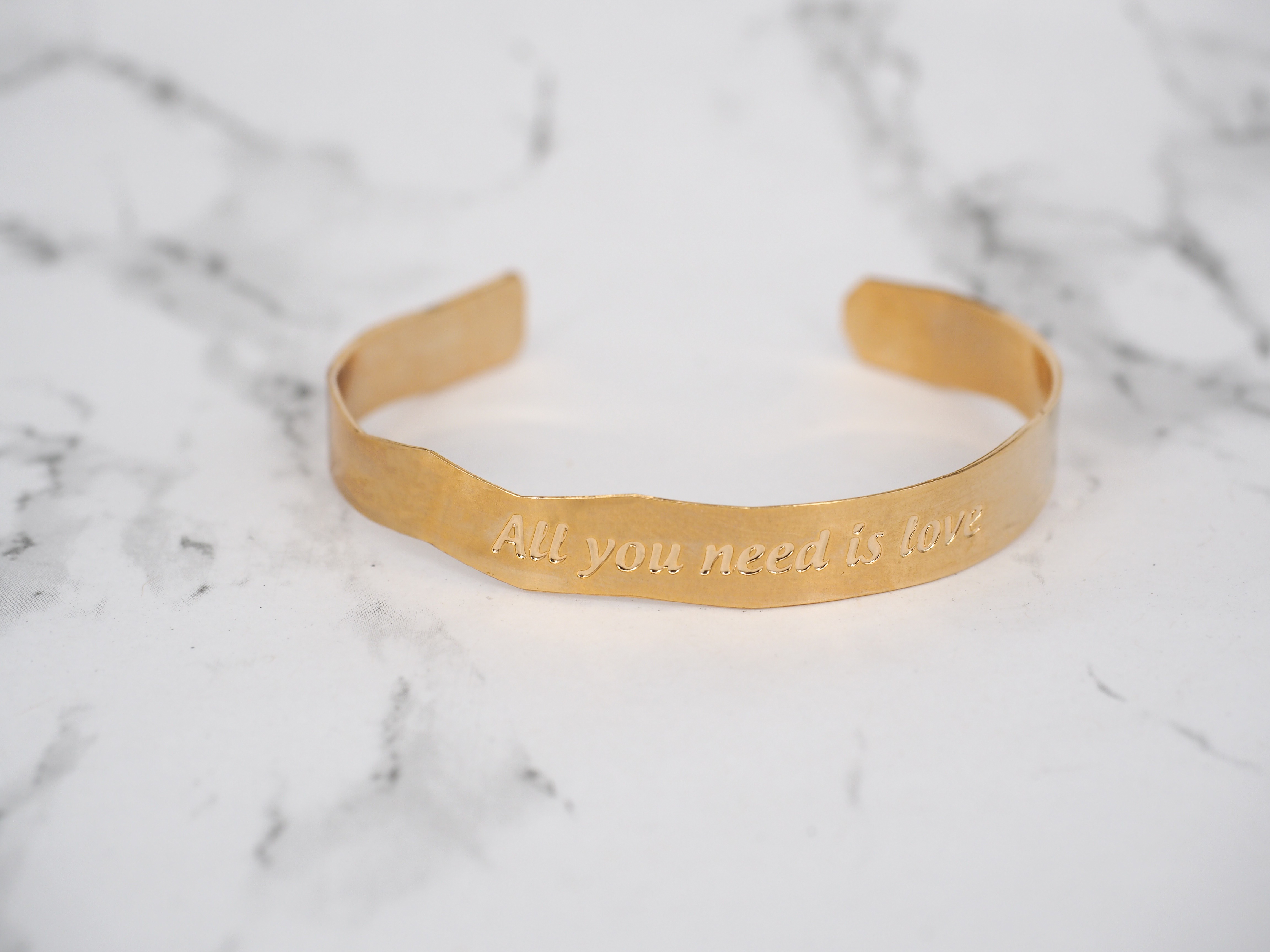 Bracelet Bangle All you need is love  Gold