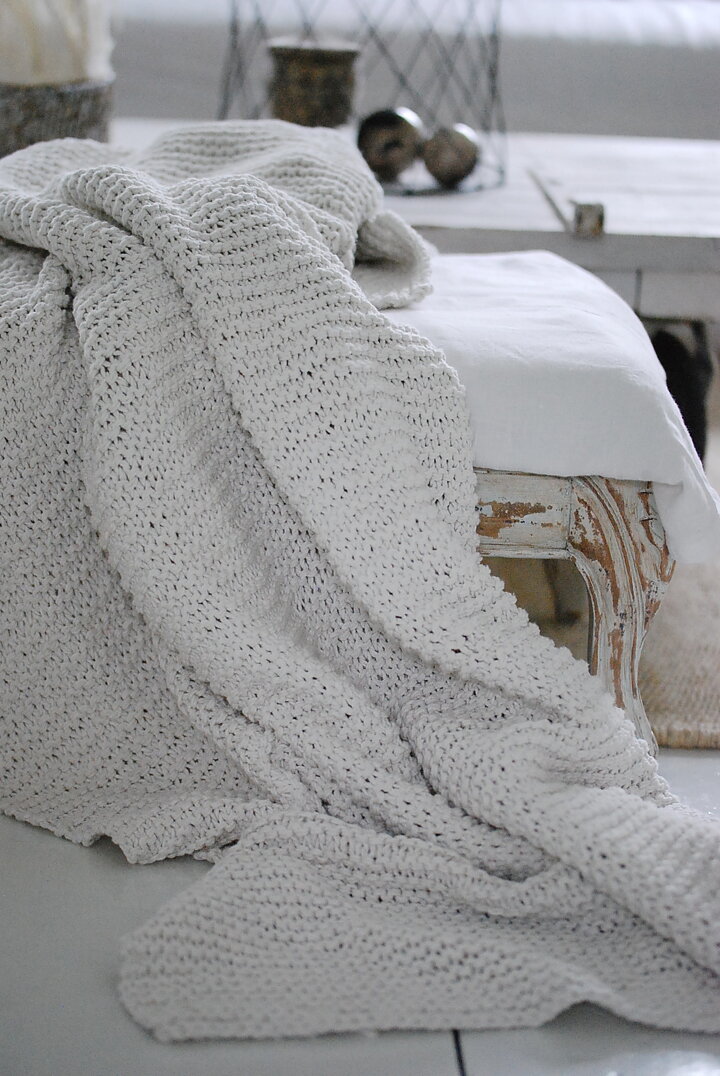 TELL ME MORE KNITTED BLANKET OFF WHITE Biskopsgarden