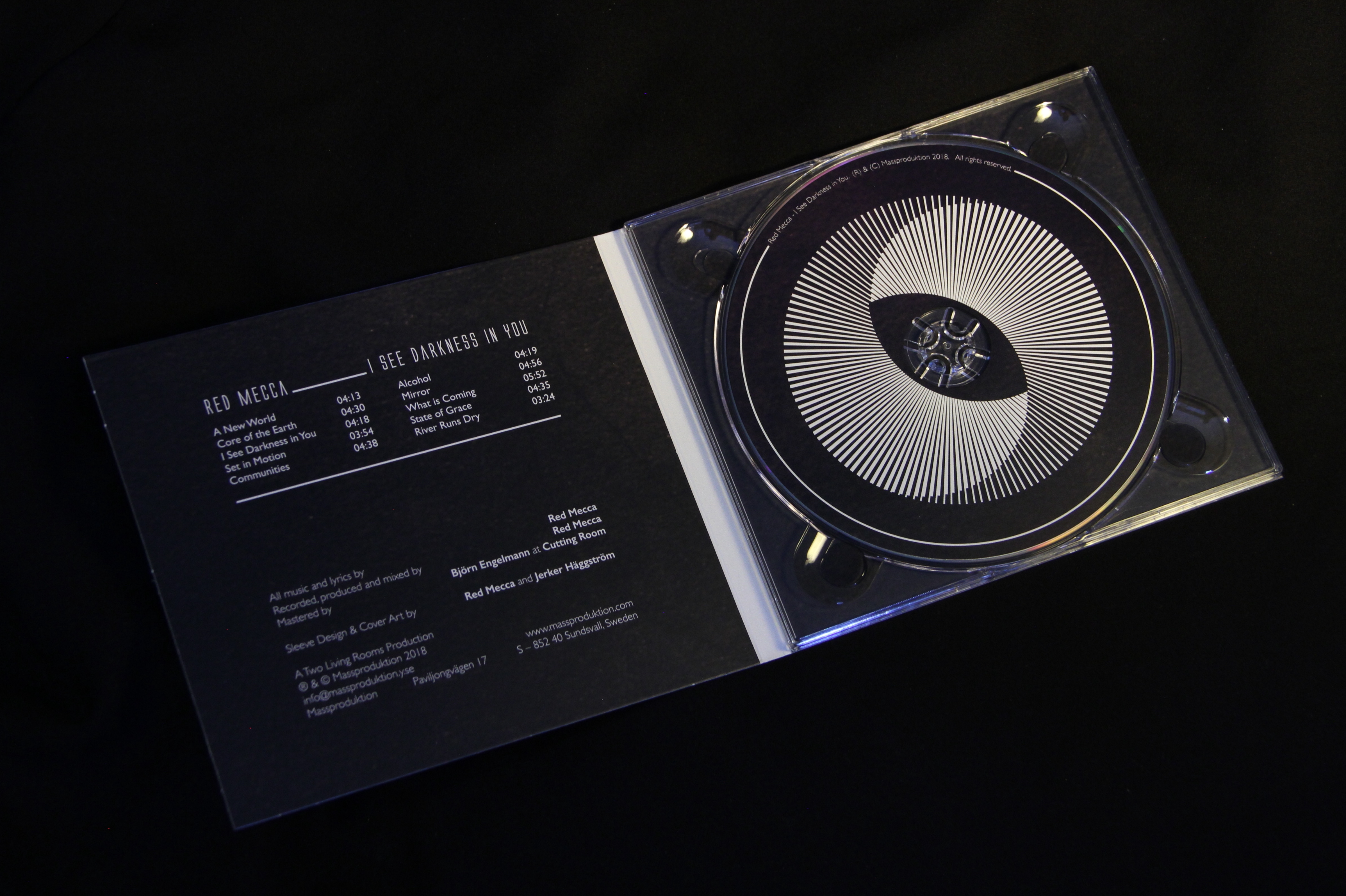 RED MECCA - I SEE DARKNESS IN YOU ( LP + CD)  - 3