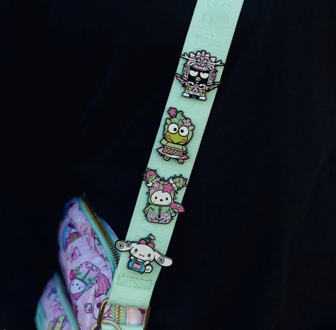 Tokidoki x Hello Kitty and Friends Sakura Festival Emalj Pin Blind Box - 6