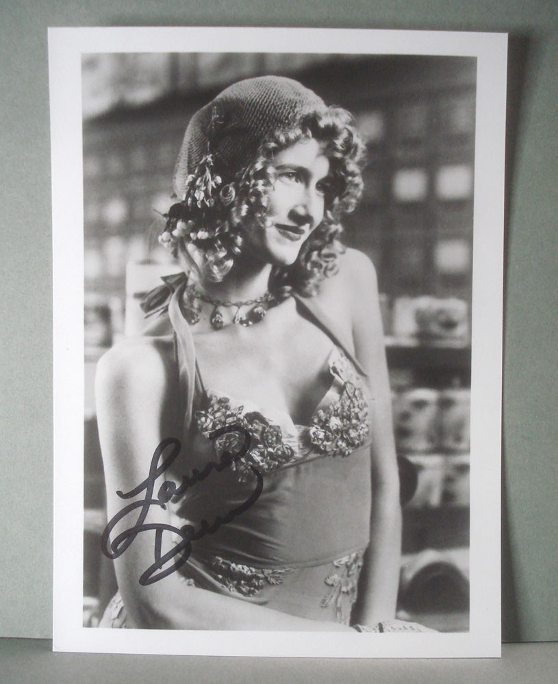 LAURA DERN  Äkta autograf på äkta foto !