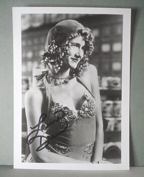 LAURA DERN Real autograph on real photo !