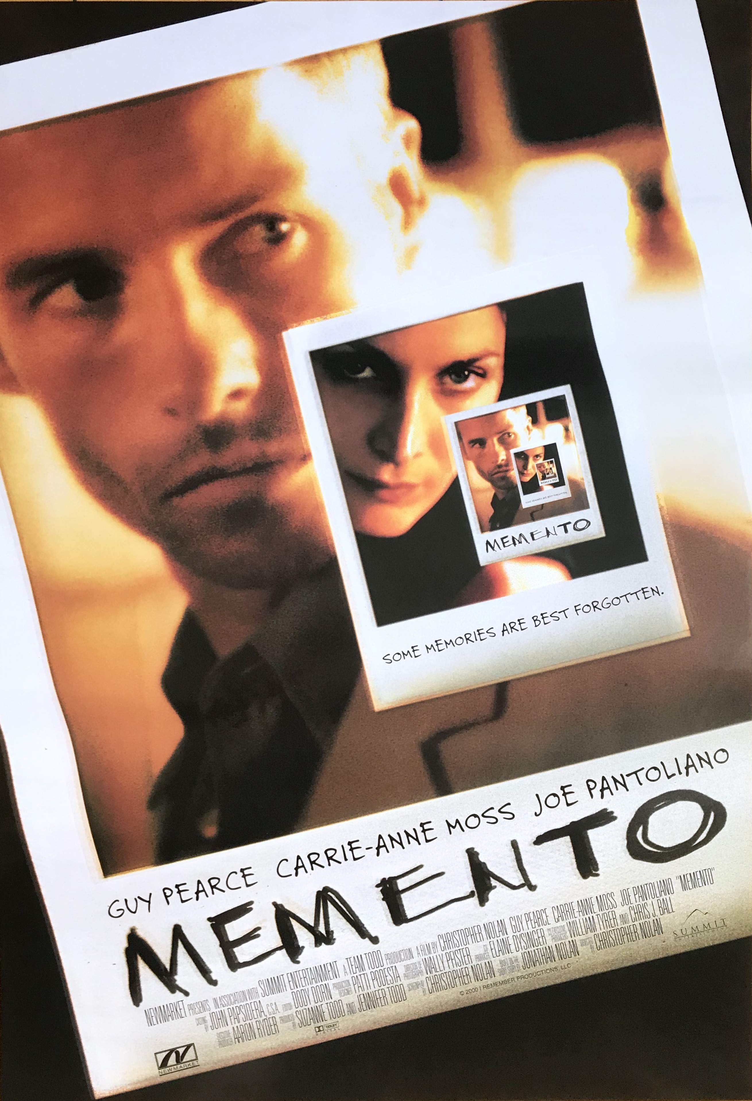 MEMENTO (2000)