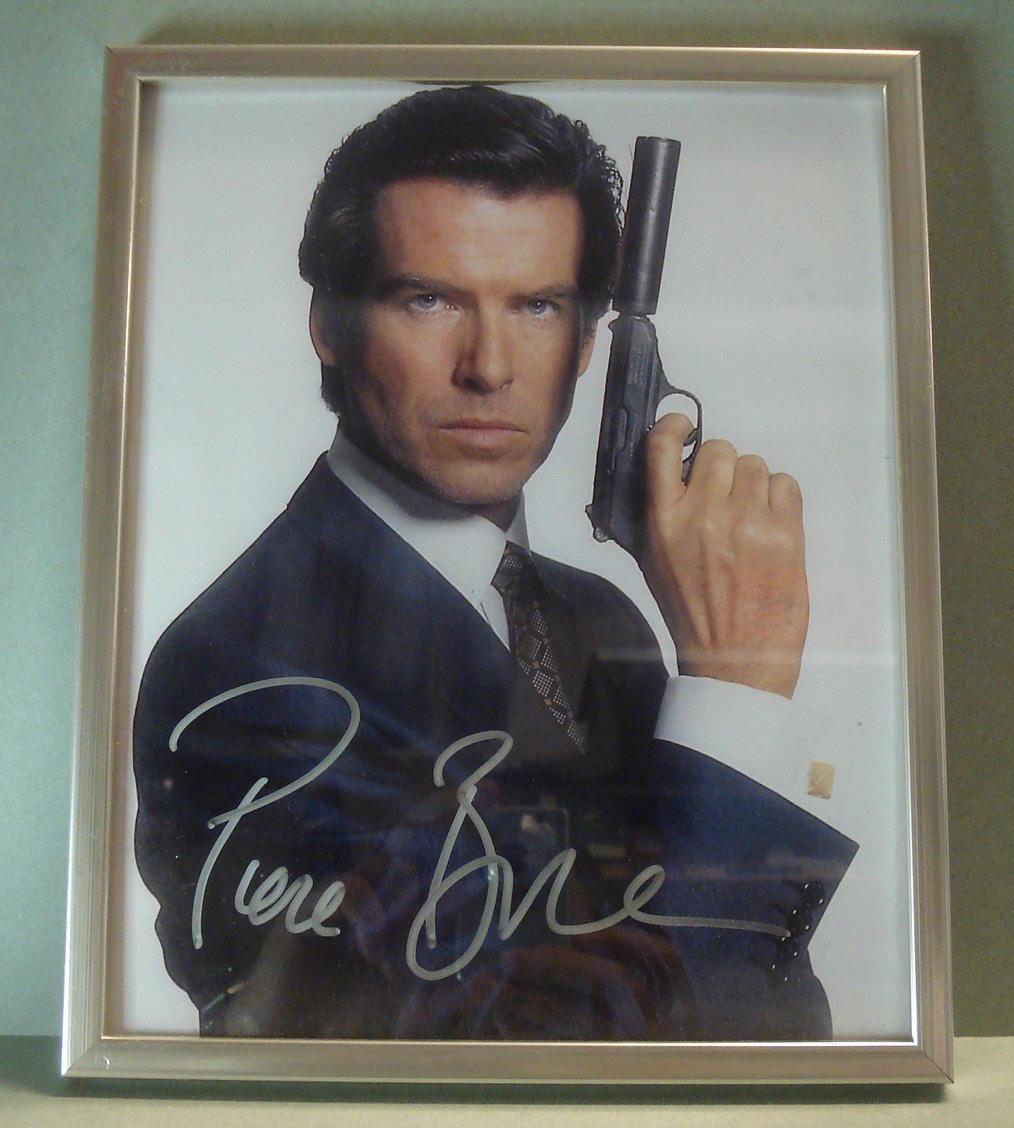 PIERCE BROSNAN SIGNED AUTOGRAPH 11x14 PHOTO - JAMES BOND 007, GOLDENEYE,  BECKETT