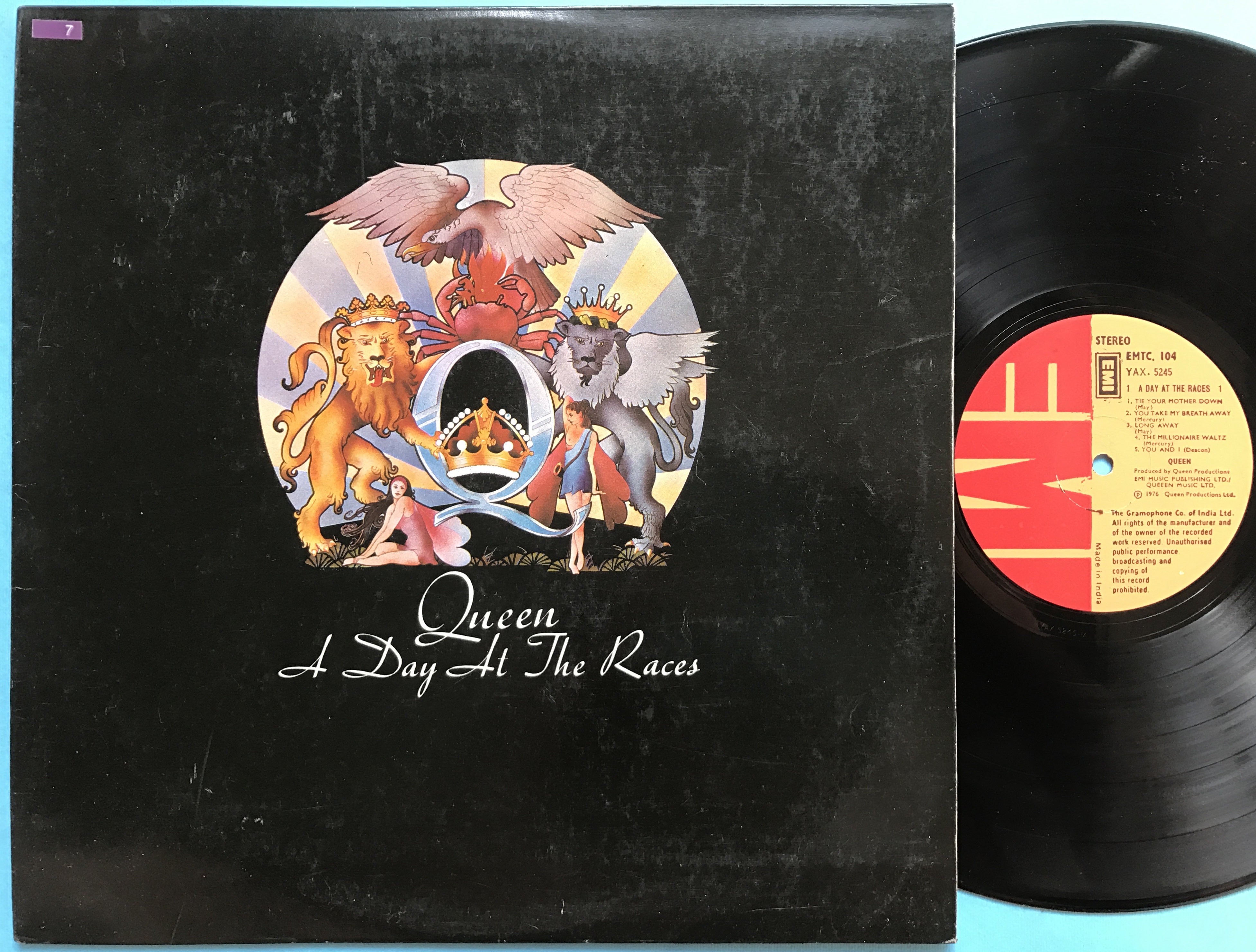 Queen at the races. Куин 1976. Queen album 1976. 1976 - A Day at the Races. A Day at the Races Queen альбом.