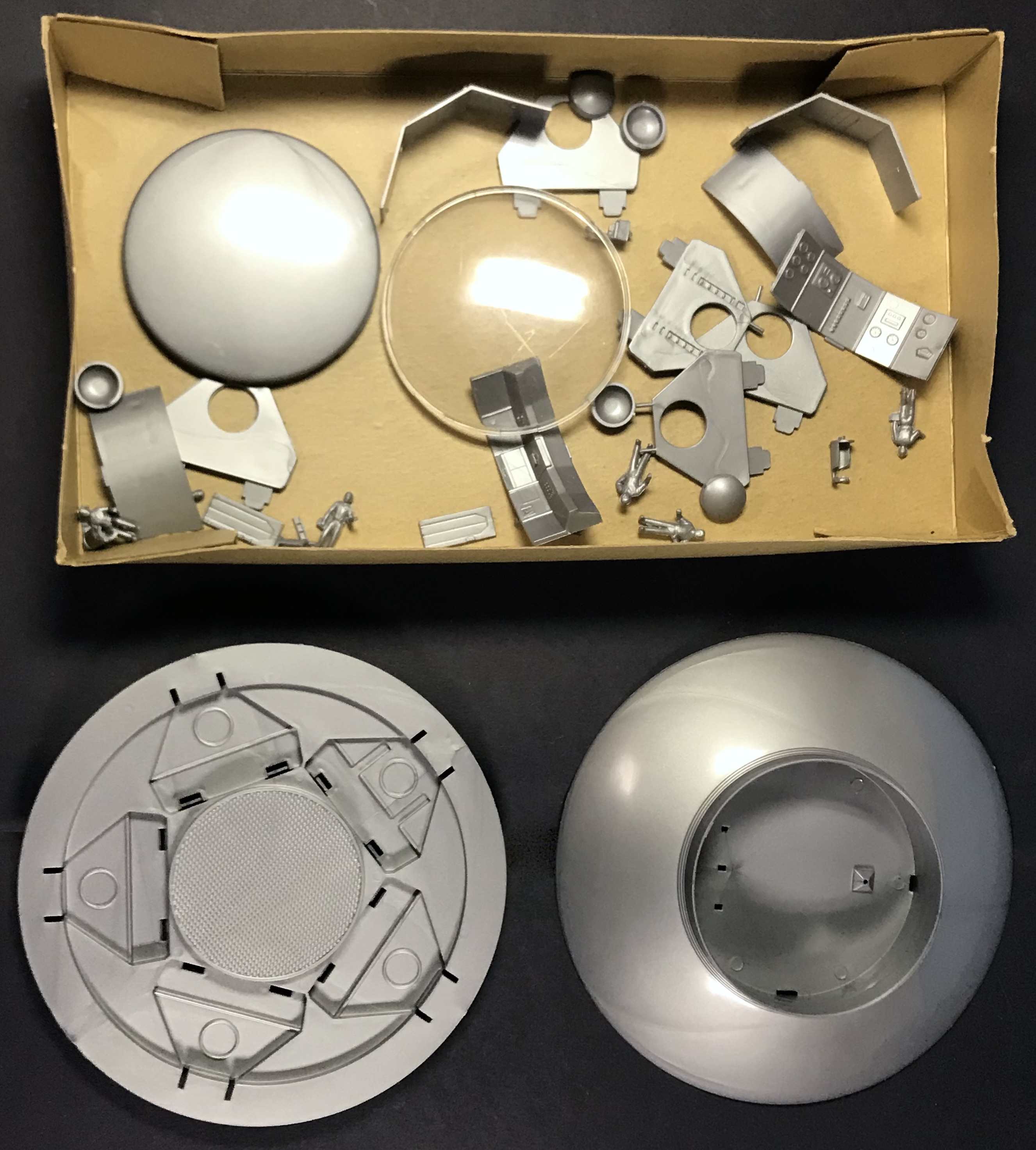 UFO from The INVADERS - AURORA plastic assembly kit 1968 - 6