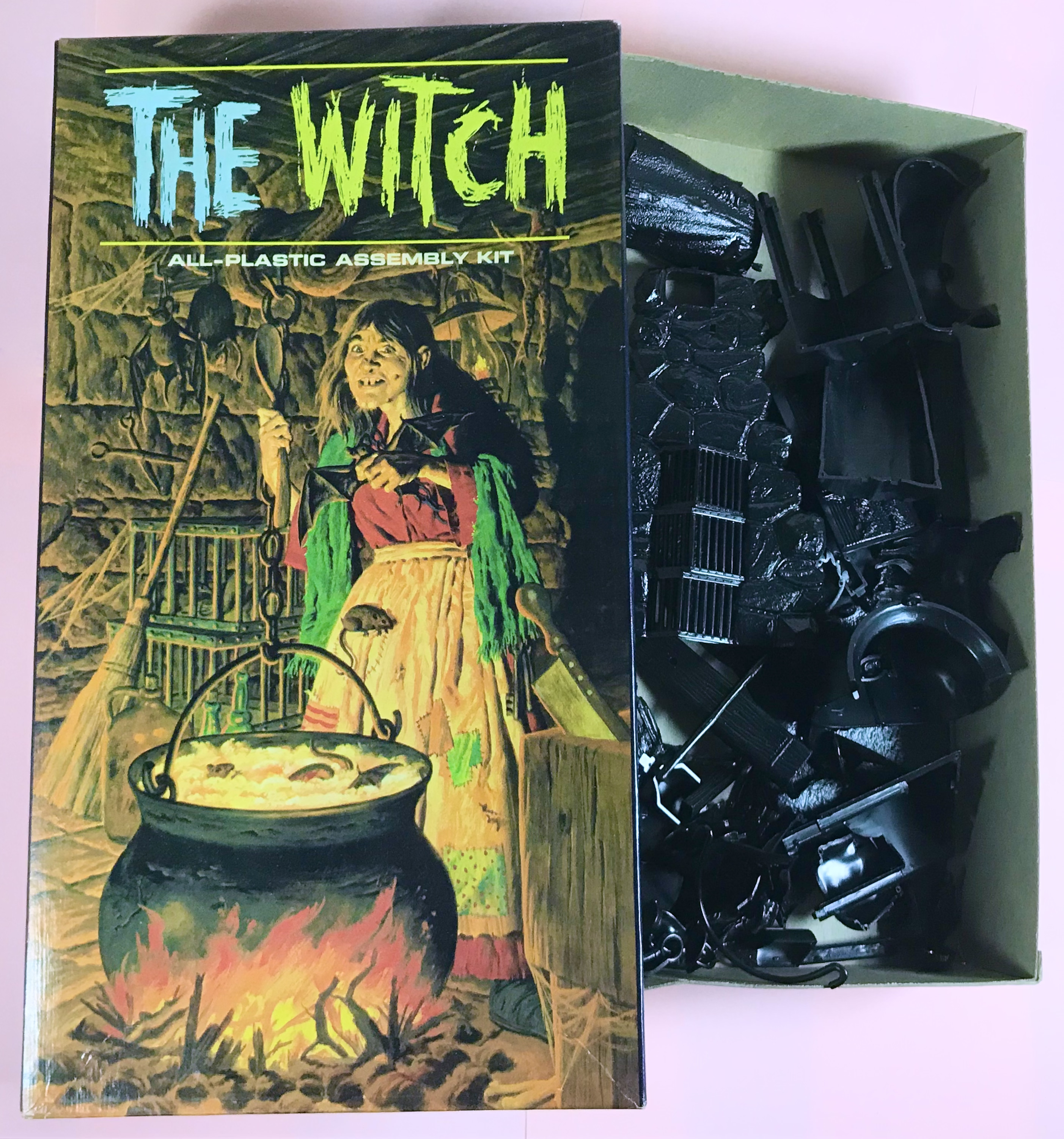 Nostalgipalatset - THE WITCH - AURORA plastic assembly kit 1965