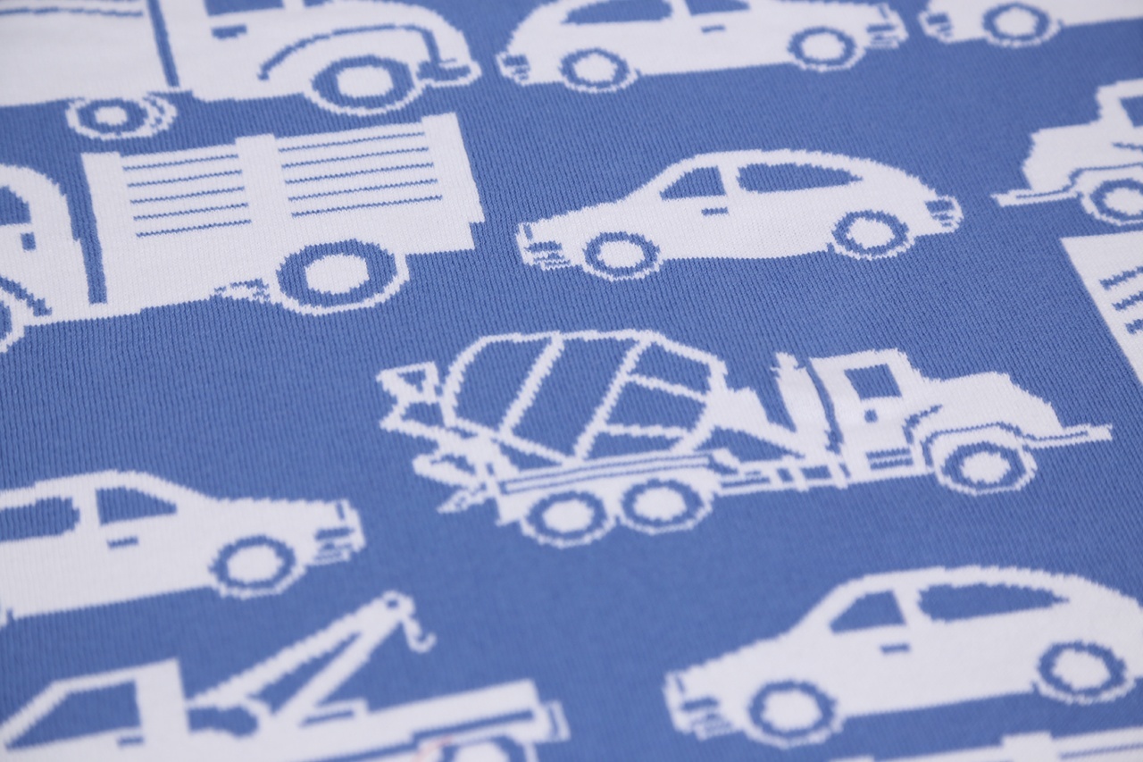 Manta de bebé con coches y con nombre. XL - 15