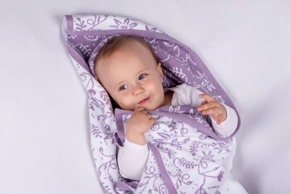 Manta de bebé con prado y nombre. Lavender 