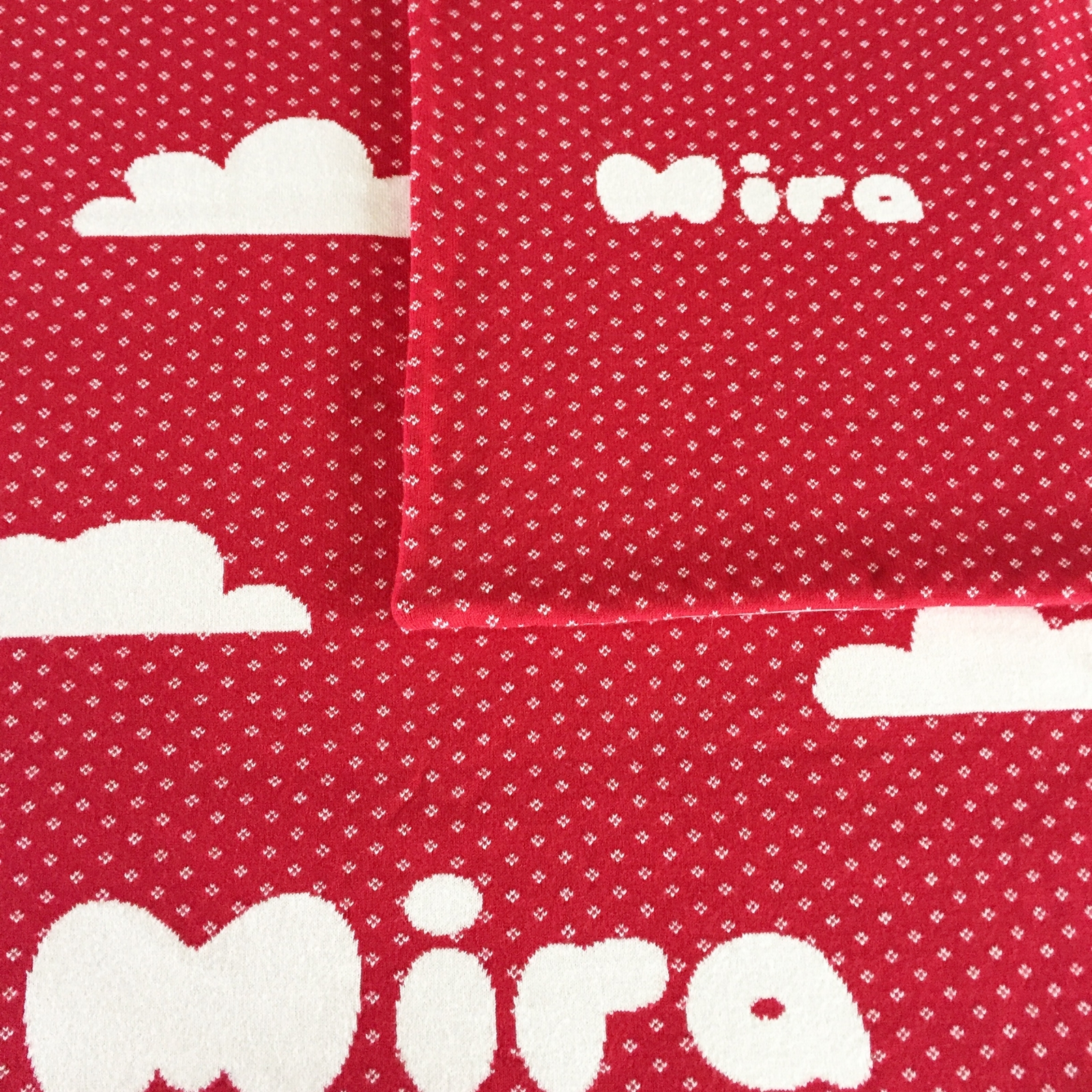 Manta de bebé con el nombre del bebé en un cielo romántico - 5