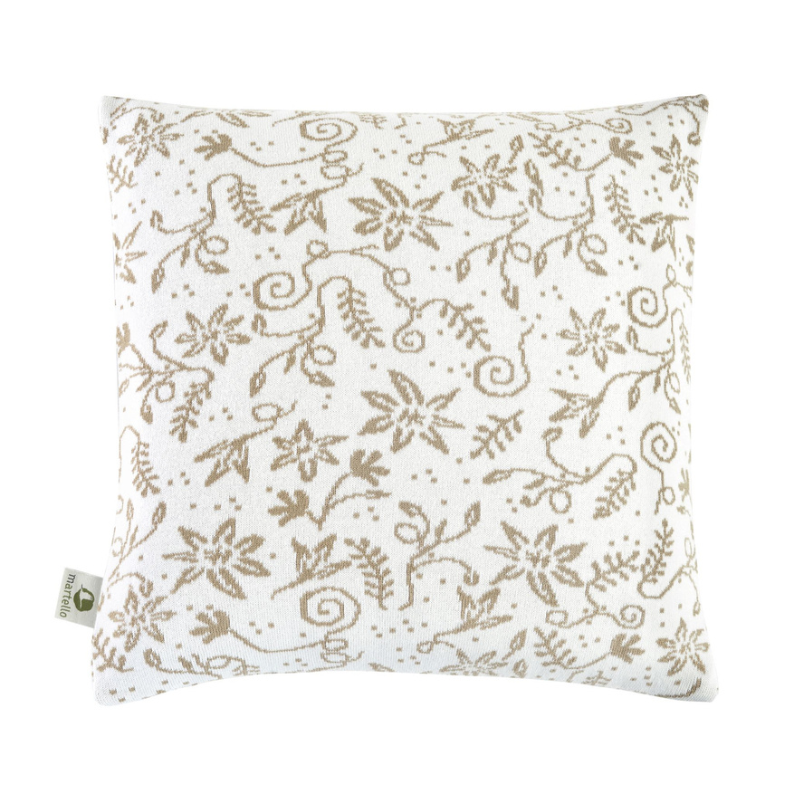 Tyynynpäällinen, jossa on vauvan nimi ja kukkia. Laventeli II - 4