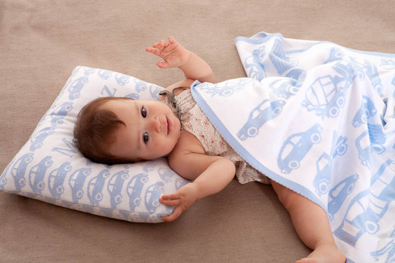 Pude "CARS"  med navn. Beige