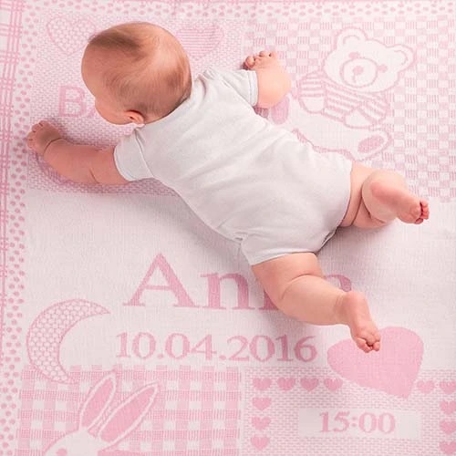 Personligt babytæppe - med navn, fødselsdato, vægt og højde.