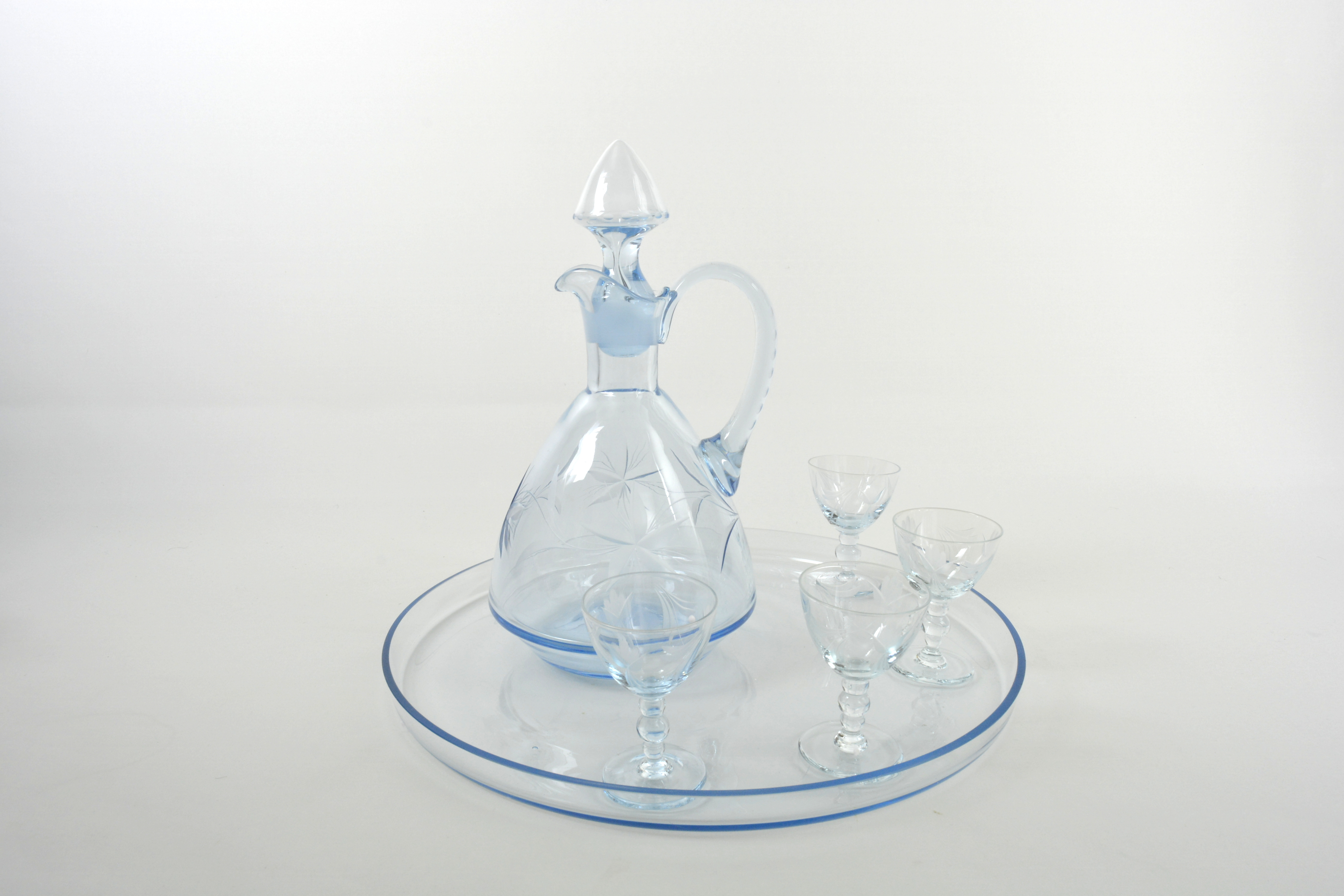 Karaff och glas 4 st + serveringsfat,  slipad dekor, IK - 4