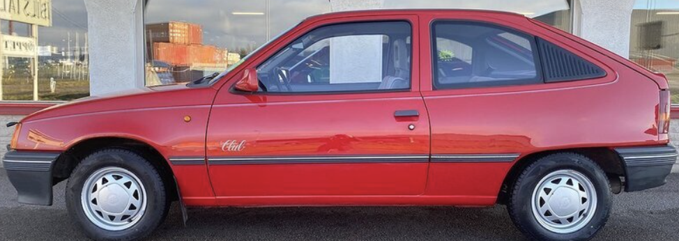 Skärmkant bak-Kadett E 3-dörr/ halvkombi - 2