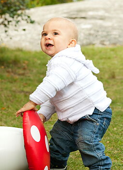 Babytröja, slipover och mössa