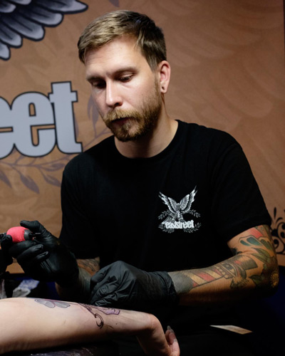 East Street Tattoo  Erik jobbar på med Baizleysleeven  Emil Säll  Flickr