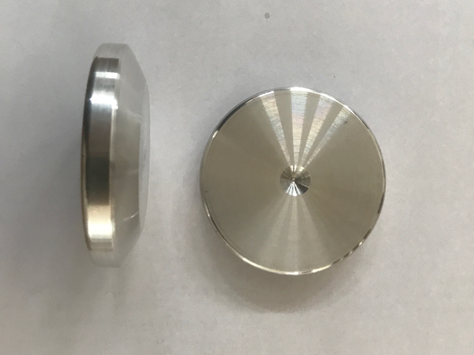 AEROPORT Speaker Tuning plate - Spikesunderlägg med "glid"