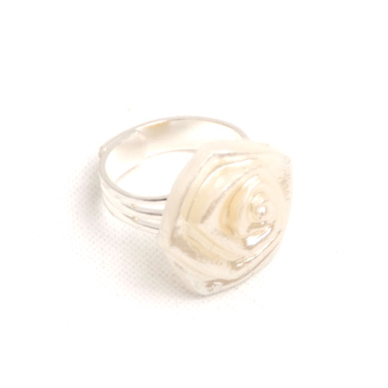 Ring Rose (pearl)