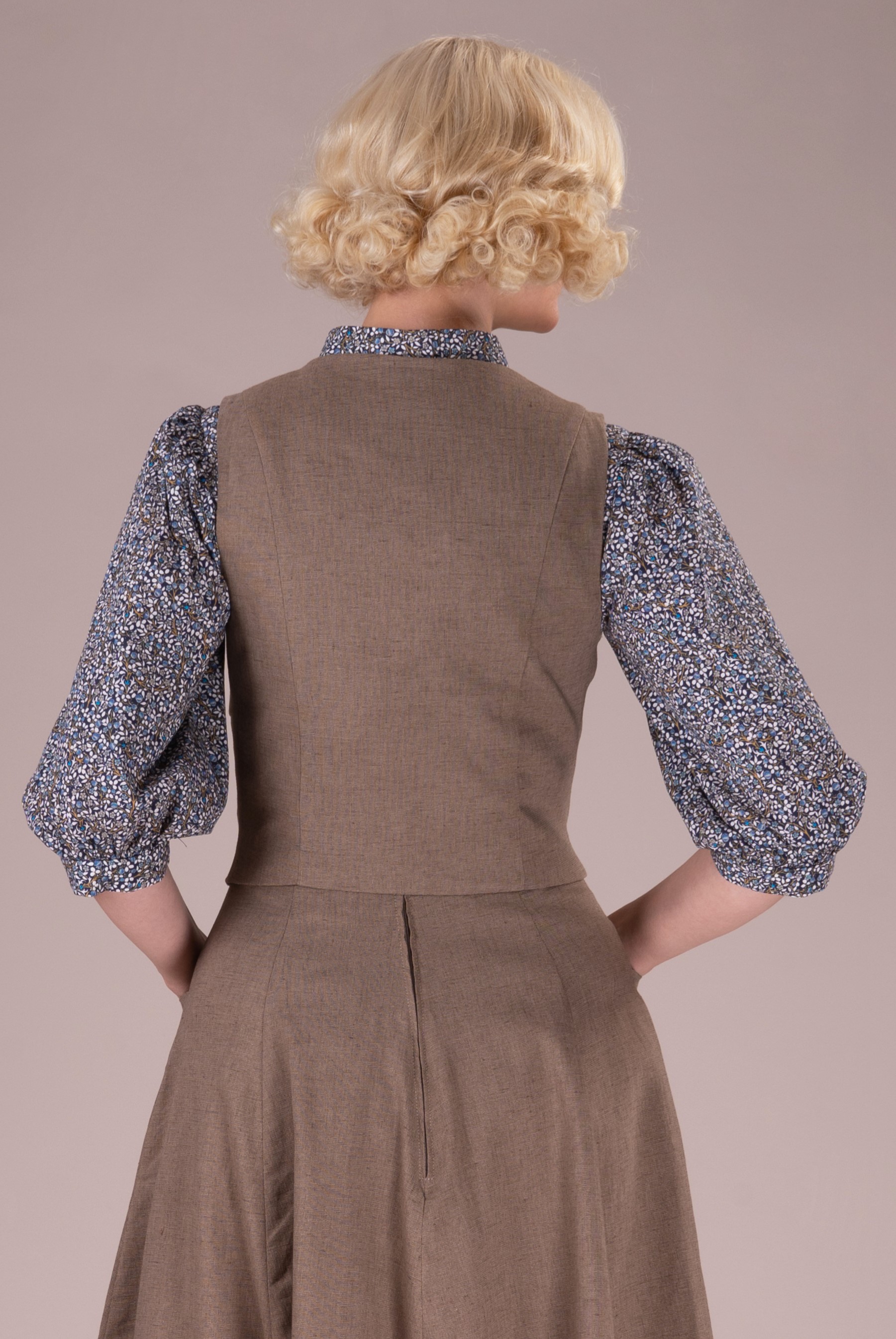 The Gentlewoman Waistcoat Taupe Linen Emmy Design 9110