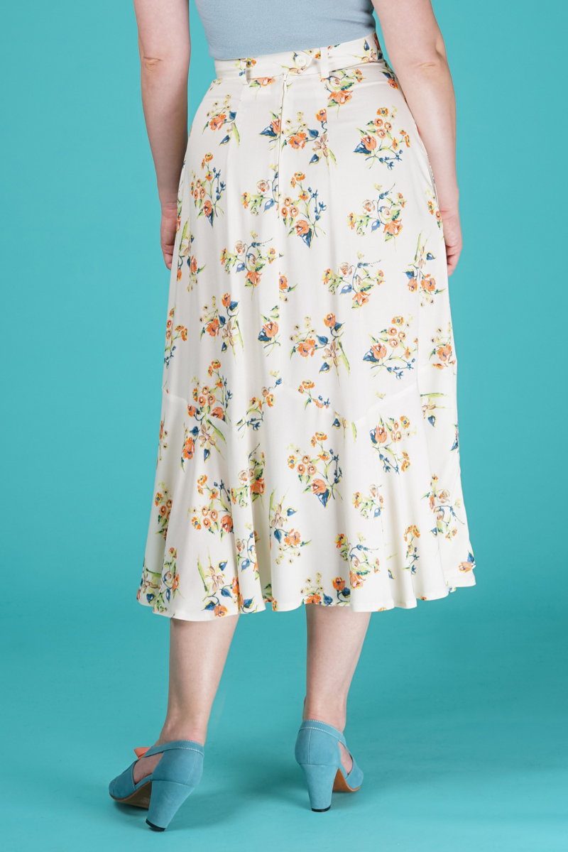 The marvelous midi skirt. Cream white floral