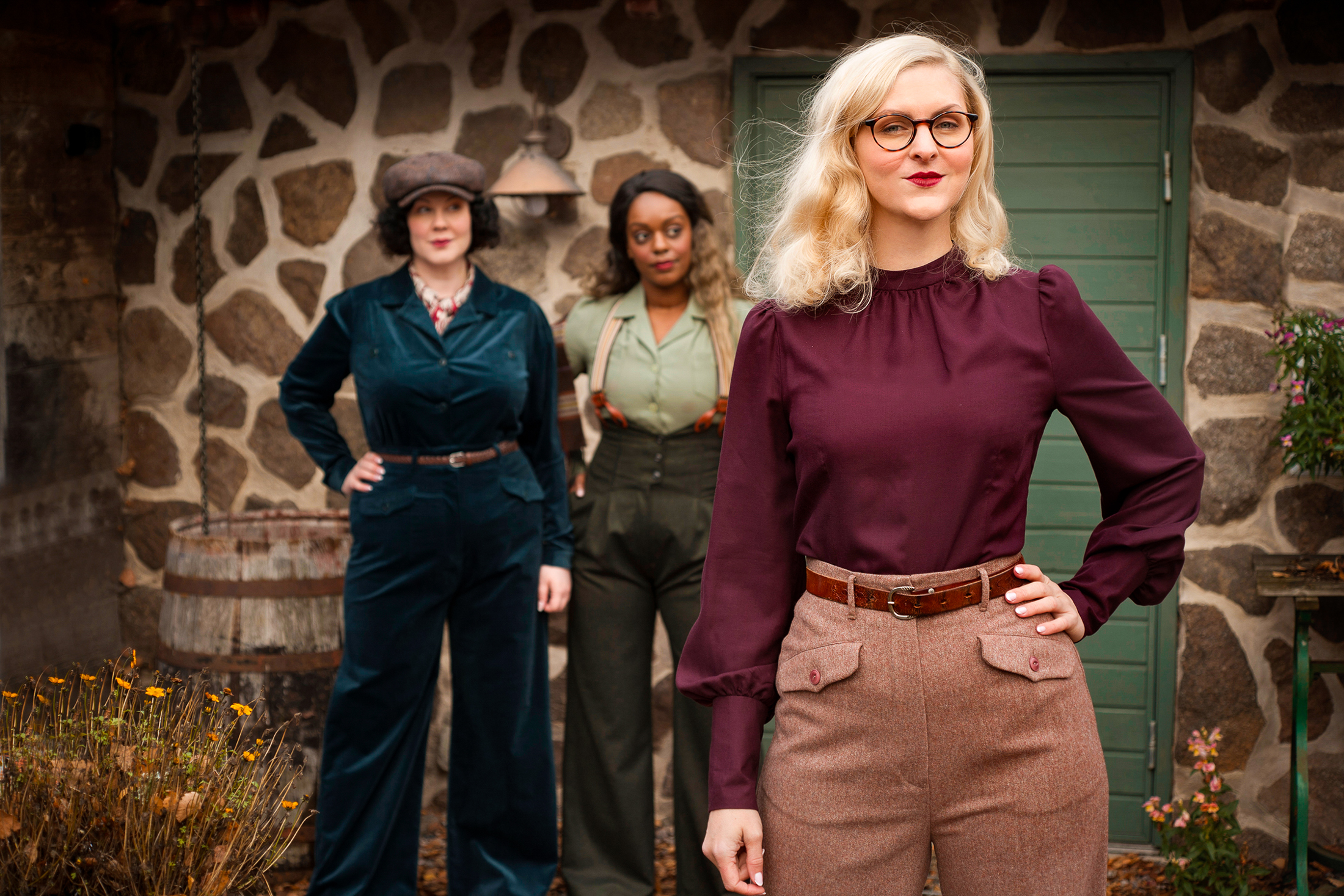 4_emmy design_AW24_Greetings from Snowy Sweden_Vintage style_1940s_1970s_Cord_Corduroy pants_Set_High waist pants_teal_aubergine_Autumn colors