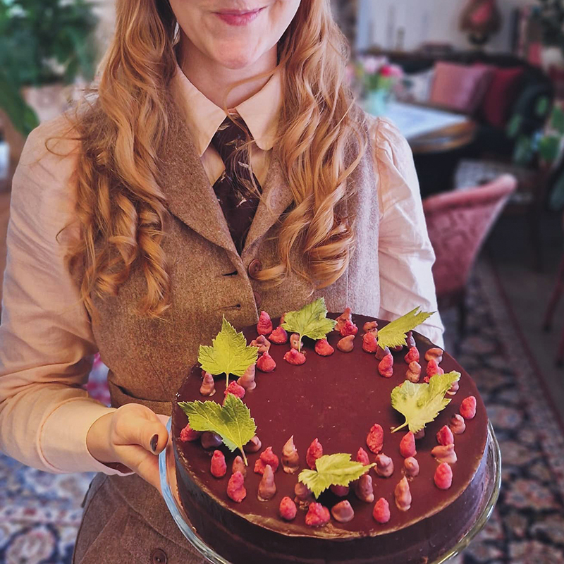 Chocolate cake with velvety blackcurrant truffle
