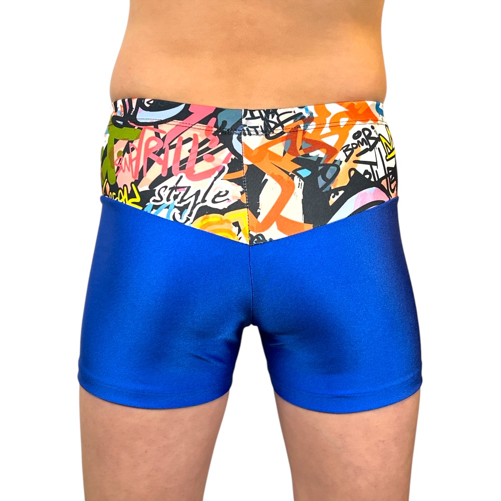 Showstore - Hotpants med längre ben V-linning i GraFitti - 2