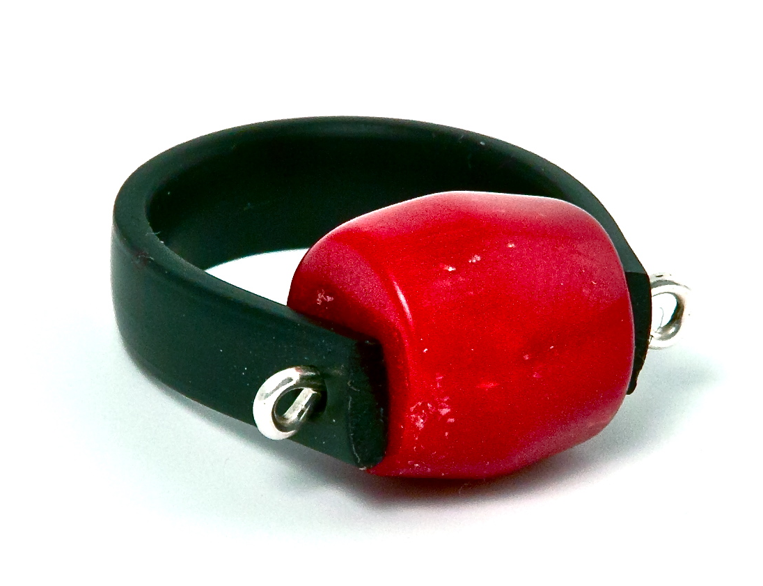 Ring Klara red coral black rubber